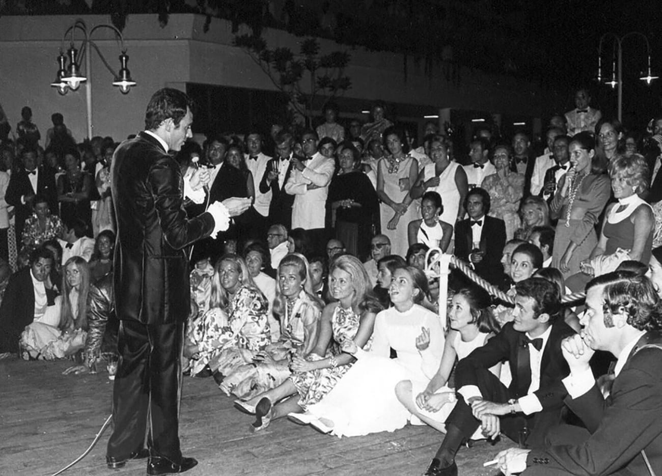 Puerto Banús A very young Julio Iglesias provided the entertainment at the inauguration party